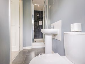 Master En-Suite- click for photo gallery
